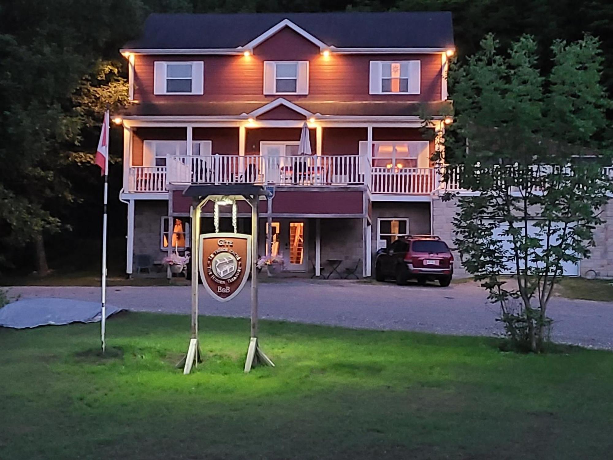 Gite Le Tresor Cache Bed & Breakfast Chelsea Exterior photo